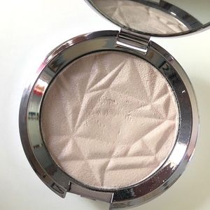 Becca Prismatic Amethyst - LIMITED EDITION